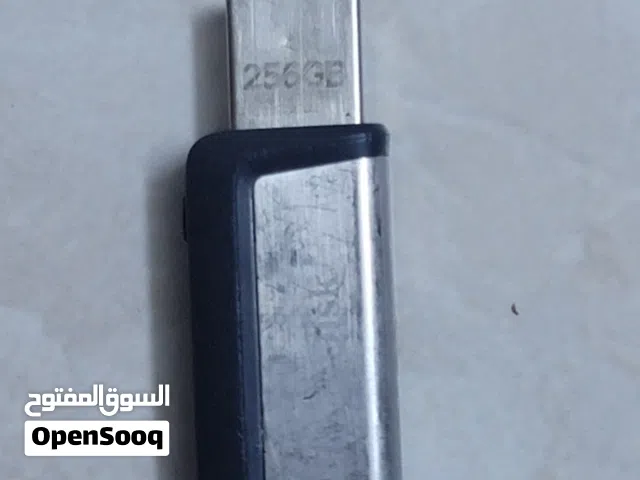 فلاش مميز SanDisk Ultra Luxe سعة 256 جيجابايت ب 32000 ريال يمني جنوبي