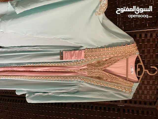 فساتين مقاسات مختلفة للبيع لبسة فقط ساعتين الحفلة