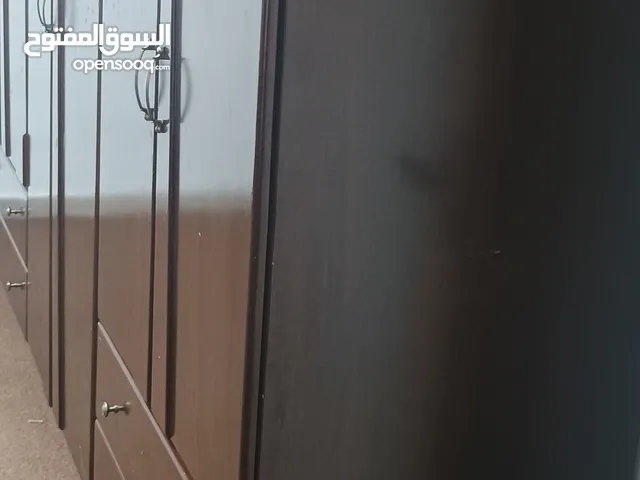 خزانة زان ثقيل لون بني غامق