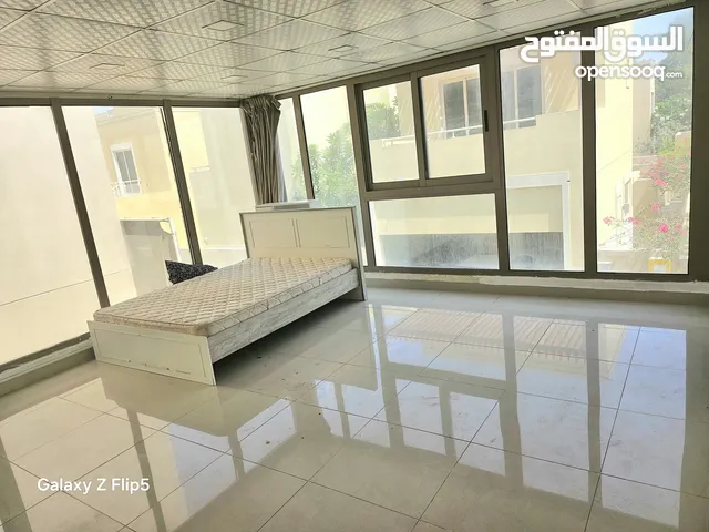 استوديو للإيجار خليفة مساحة كبيرة