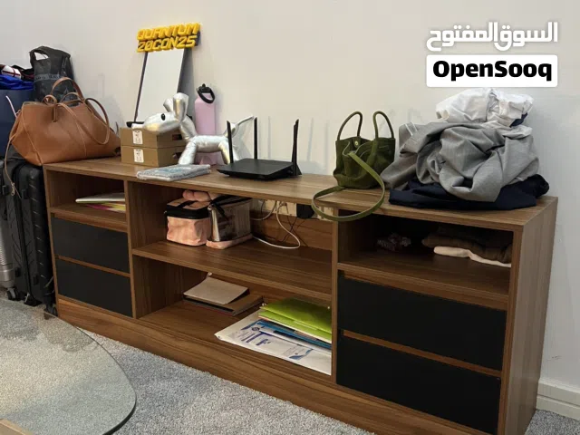 طاولة تلفزيون