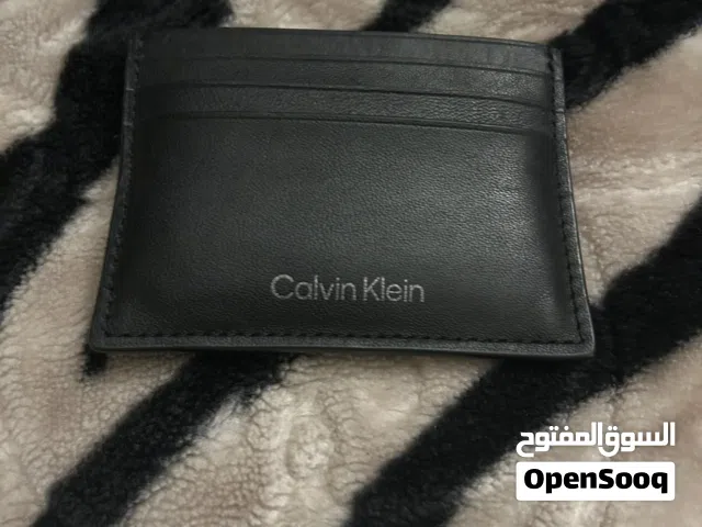بوك من ماركة CAIVIN KLEIN اصلية مع كرتونها استخدام جداً نظيف و بدون تقطيع