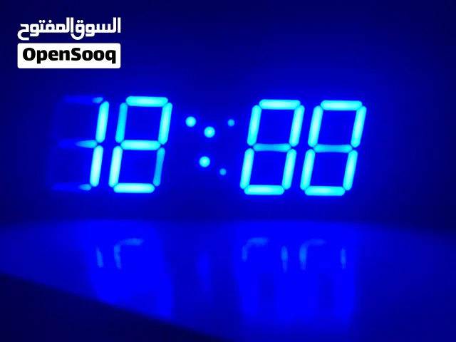 ساعه LED شبه جديد مع الكرتوون مستخدم مرتين فقط مع واير type-c