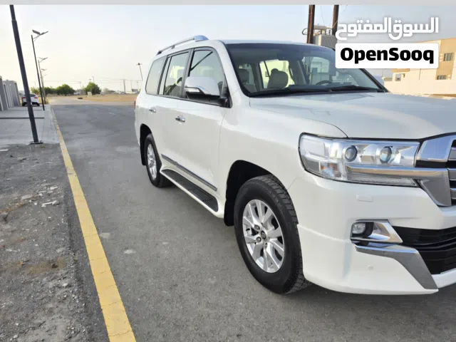 لاندكروزرموديل 2017 GXR ثمانية سلندر