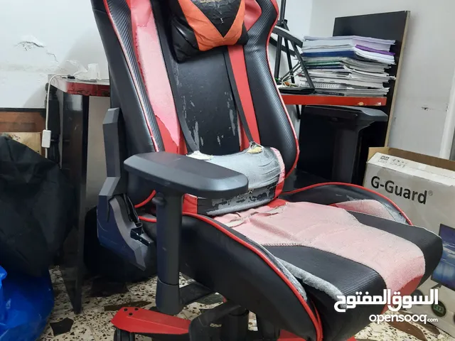 كرسي جيميع مستعمل الكرسي صارله عندي سنه حديده ماشالله عليه قوي بس بده وجه