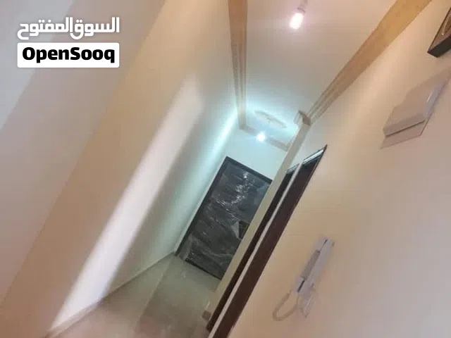 تم تنزيل السعر شقه للبيع في ابو السوس مساحه 131 م  تبعد عن الجامعه الدراسيه 150 م في نفس الشارع
