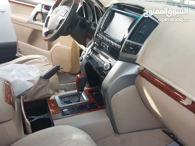 للبيع لاند كروز vxr موديل 2013 نظيف