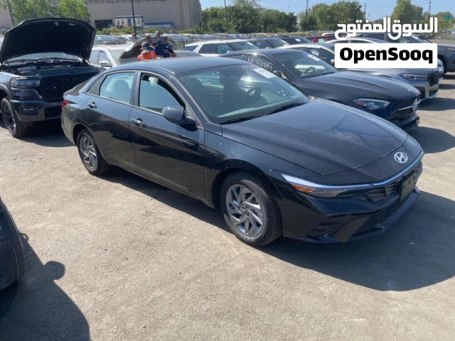 2025 Hyundai Elantra Standard