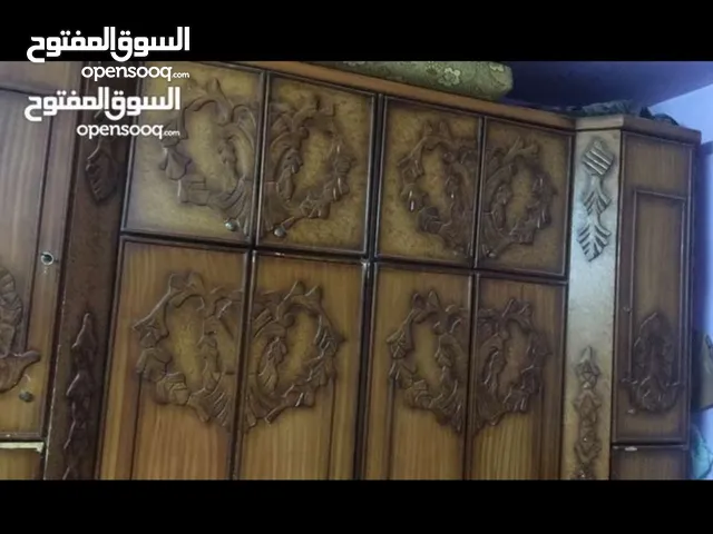 خزانة خشب نوع ممتاز كبيرة واسعة جداً