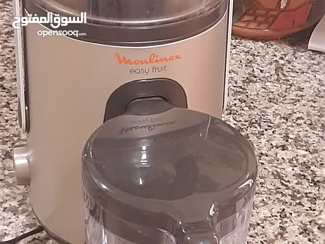 عصارة جزر وفواكه حجم عائلي مولينكس قوية جدا ومتينة وشبه جديدة وعصارة حمضيات بالكرتونة غير مستخدمة