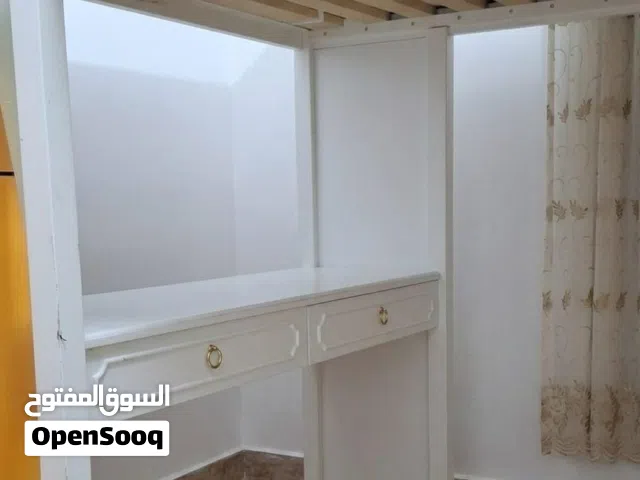 للبيع تخت طابق علوي (Loft Bed) بحالة ممتازة