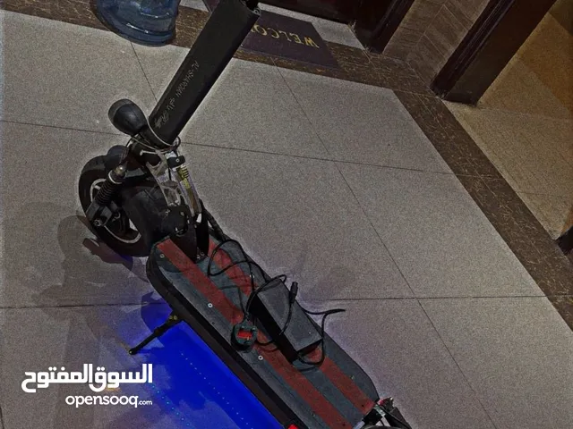 السلام عليكم سكوتر الوحش شبه جديد معاه كل اغراضه