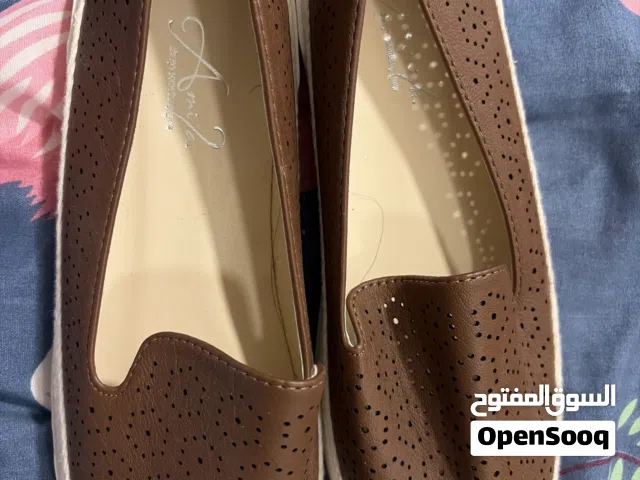 حذاء جديد نسائي
