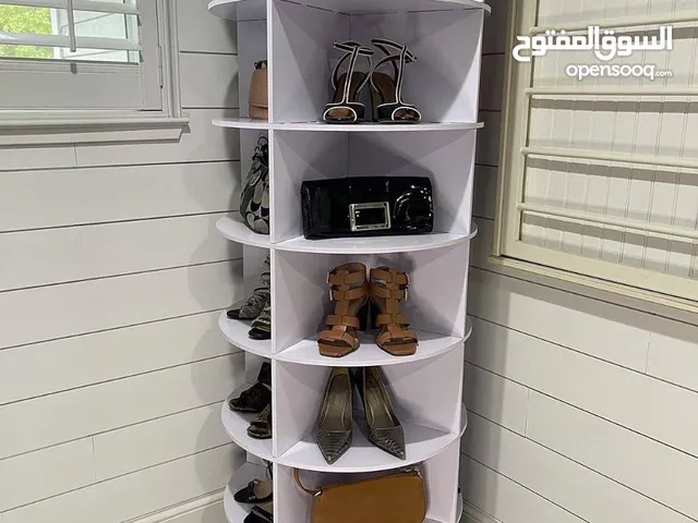 خزانة دوّارة بتلف 360 درجة كاملة، تصميم عصري فاخر بلمعة أنيقة وتفاصيل مرتّبة بتخلي أي زاوية بالبيت