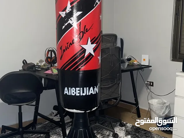 كيس ملاكمة مع قاعدته و قفازات ملاكمة نوعية فينوم