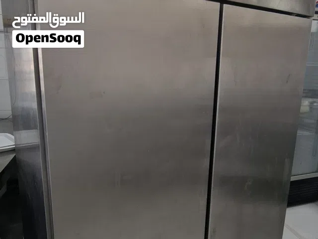 ثلاجه عموديه 2 باب حجم كبير بحاله ممتازه