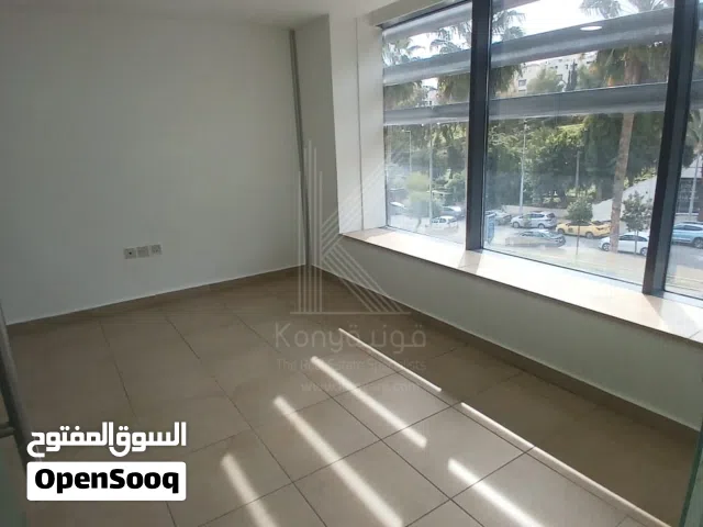 مكتب تجاري مميز للايجار في وادي صقرة