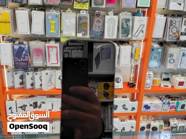 iPhone 15 pro تخزين 256g لون ازرق بطارية 86% خالي من الخدوش بحالة الوكالة