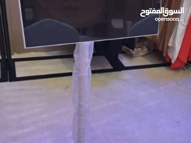 بيعه سريعه شاشة ذكيه ممتازة حجم 24 بوصه لمس مع استاند مع أغراضها جديده