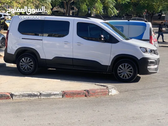 سفريات خاصة ، ونقليات خاصة