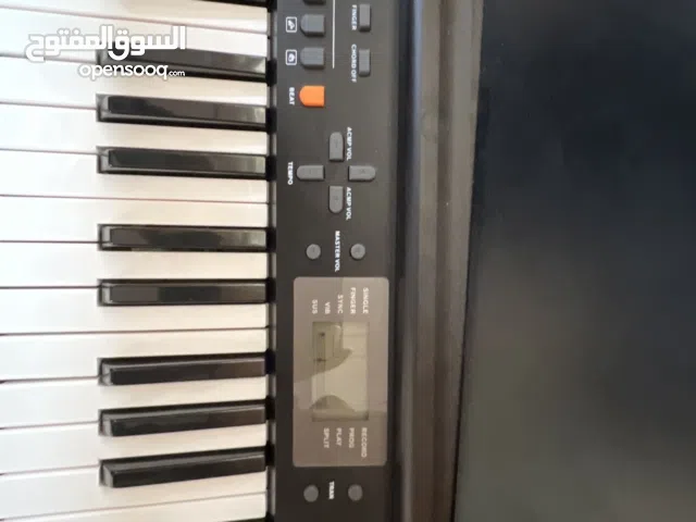 بيانو شبه جديد للبيع