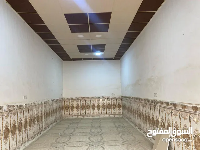 Semi Furnished Shops in Basra Tannumah