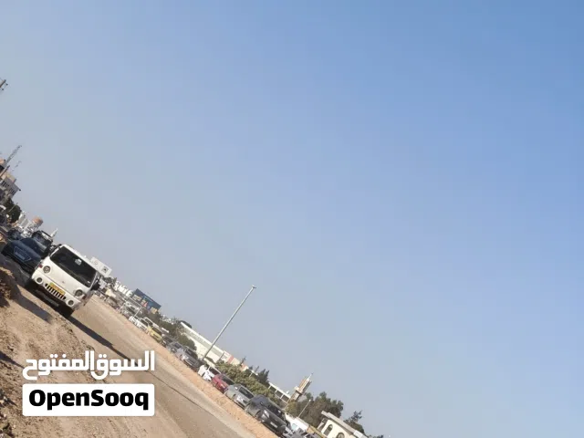محلات مقابل مستوصف الخلة ومخازن للإيجار بالقرب من جوازات صلاح الدين شارع قطران 10م
