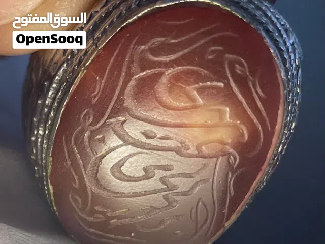 خاتم عقيق قديم جدا عليه حفر يدوي