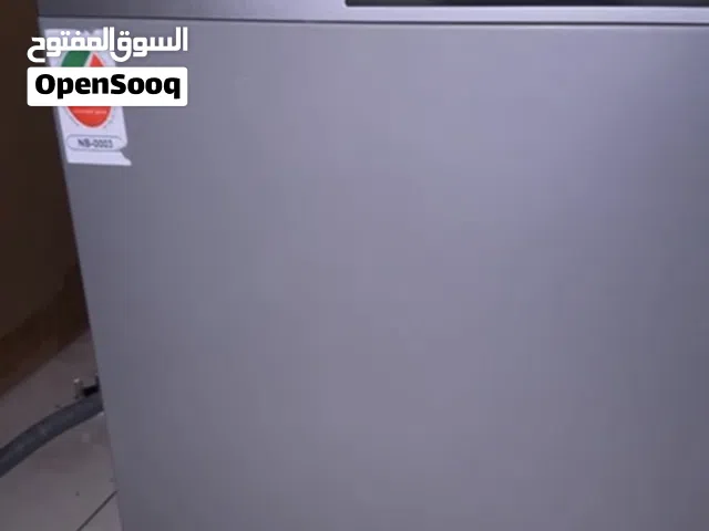 غسالة صحون Midea شبه جديدة للبيع (8 اطقم)