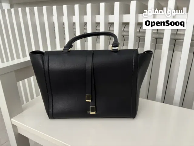 حقيبتا يد بحالة جيدة للبع