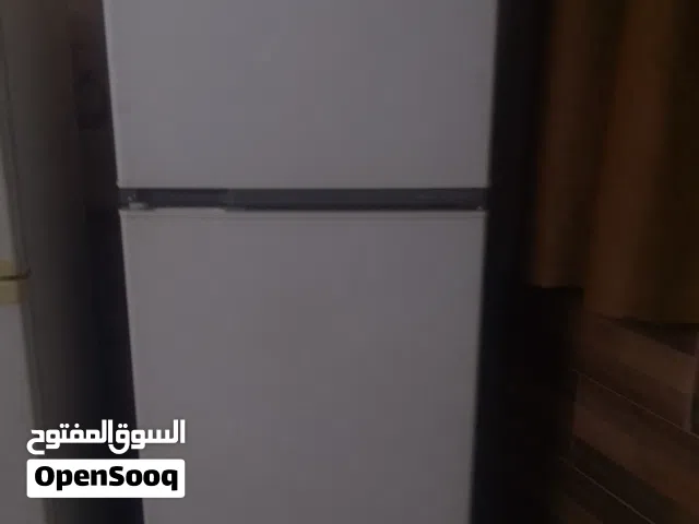 ثلاجه هيتاشي شبه جديده.