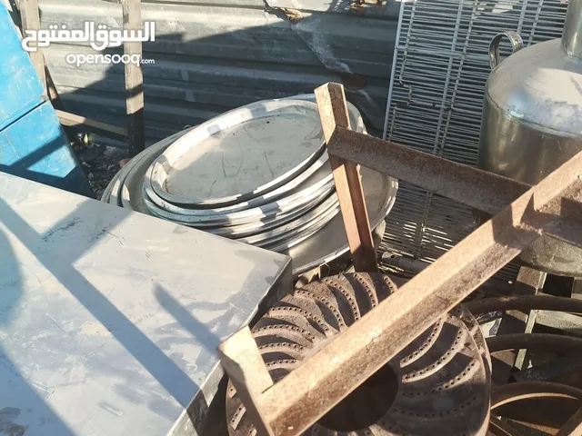عدة مطاعم بحال الوكاله