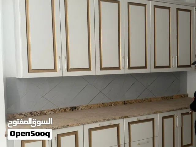 2 دولاب مطبخ جاهز في صالة عرض