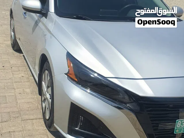 2020 نيسان التيما Standard
