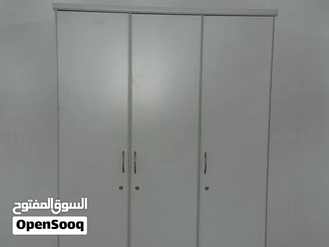 كبات ( دولاب ) ملابس نظيف جدا ًشبه جديد للبيع بسعر جميل .. 35 ريال فقط