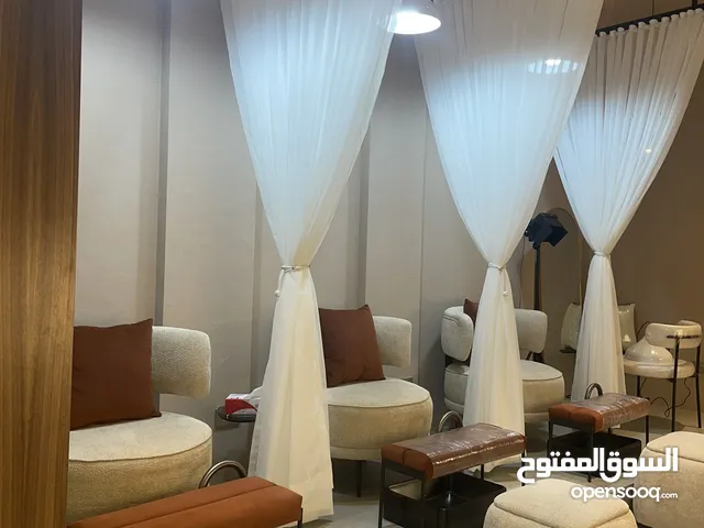 صالون نسائي للبيع، صالون أظافر، صالون شعر، صالون نسائي للبيع في مدينة زايد