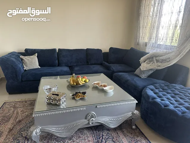 غرفة جلوس و غرفة نوم للاولاد و غرفة سفرة   كل الأثاث نظيف جدًا وجاهز للاستخدام