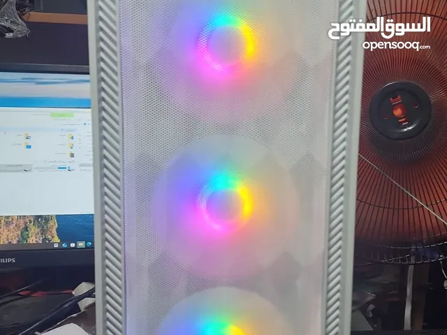 تم توفير تجميعات متنوعة من الفئة المتوسطة وباسعار مناسبة للجميع