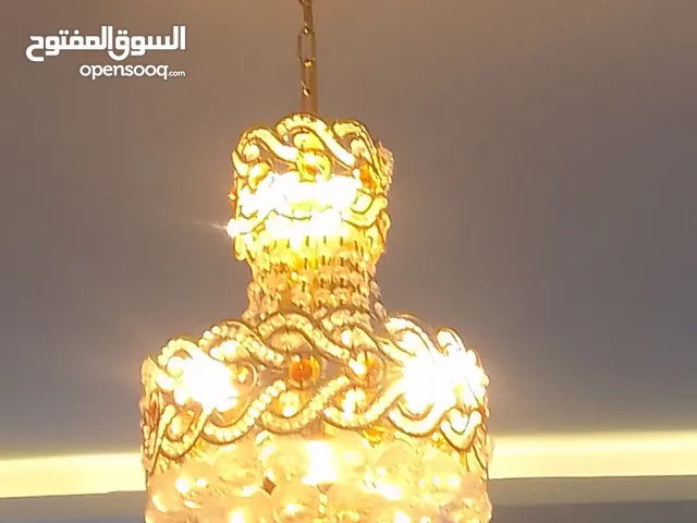 زوج ثريات لون ذھبي للبيع