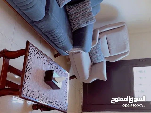 كنبايات استخدام اقل من سنه سبب البيع كبير ع الغرفه