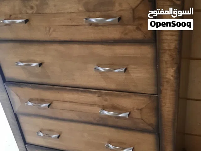 خزانة ادراج نظيفة جدا