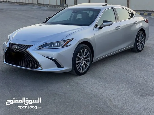 لكززس es350 موديل 2019 رقم واحد الشاشه الكبيره وأرد إمريكا حادث بسيط نظيف جدًا