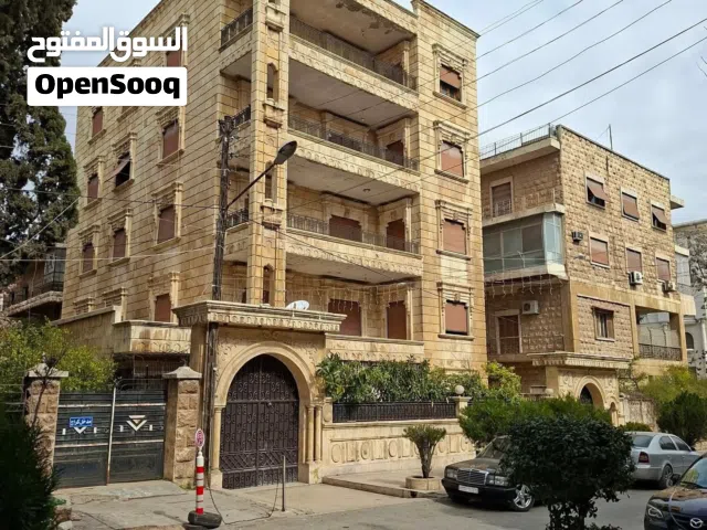شقه للبيع في شارع المدار دور اول  مشطبه