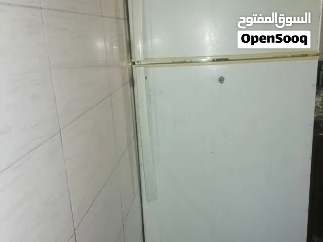 ثلاجه دايو 220w 240w للبيع بسعر جميل و مناسب محتاجه قليل من التنظيف الخفيف بروده جميلة