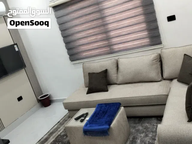 2 استوديو مفروش كامل للايجار، جديد و العمارة كلها جديدة، خلف محطة توتال ، كاميرات مراقبة و حراس.