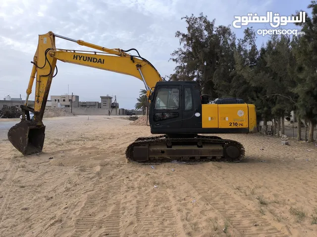 حفار هونداي 210 للبيع استيراد حديث بمواصفات الدار بآلة فقط مزود بمنظومة جاك همر.