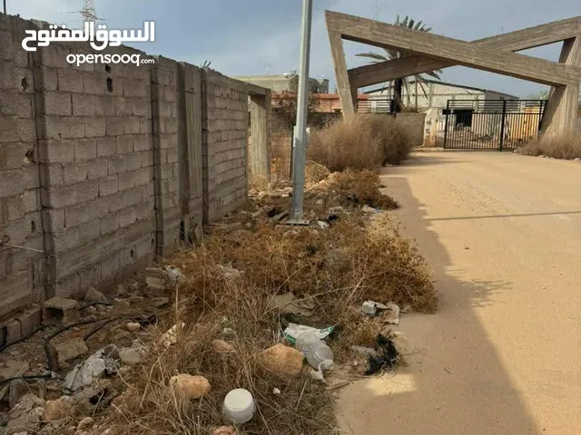 مجموعه قطع اراضي 500 م في كمباوند الحي الملكي الهواري بالقرب من مدرسه النخبه