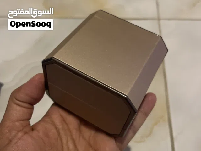 حافظه مجوهرات فاخره لون شنباني من الخشب ومواد اخرى