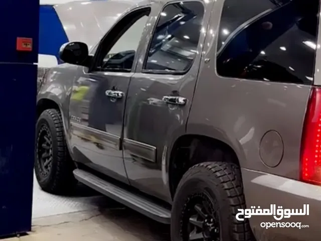 للبيع 4 رنقات و 4 تواير حجريه نظاف تاهو