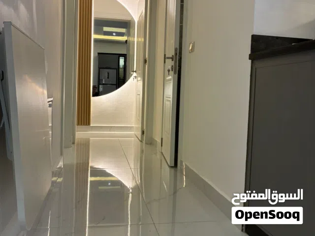 ستوديو مفروش للايجار للطالبات والطلاب غرفتين نوم وصالة ومطبخ وحمام وفرندا دوار اليوسفي قرب مجمع عمان